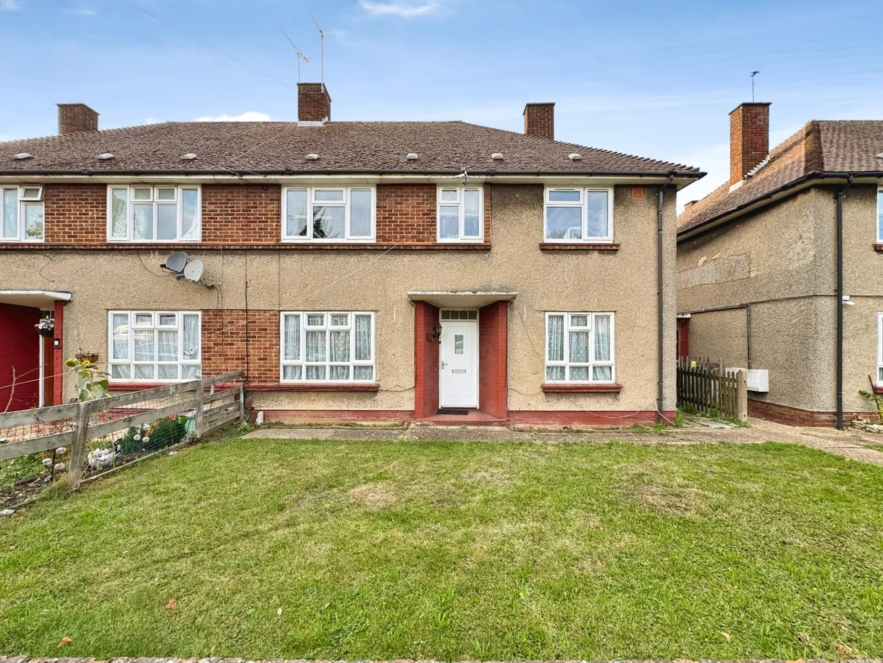 2 bed flat for sale, Camrose Avenue, Edgware, HA8