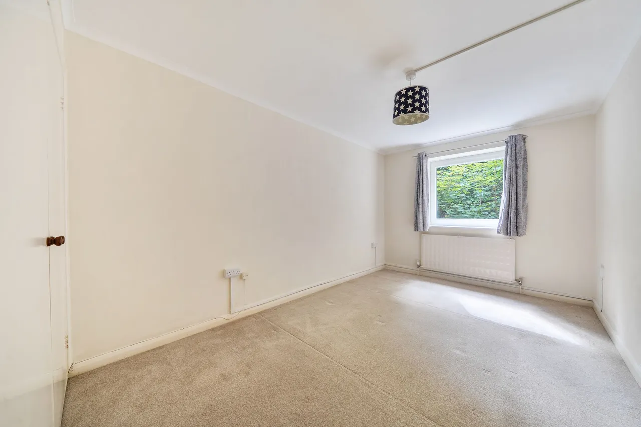 Cedar Court, Haslemere, GU27, photo 6