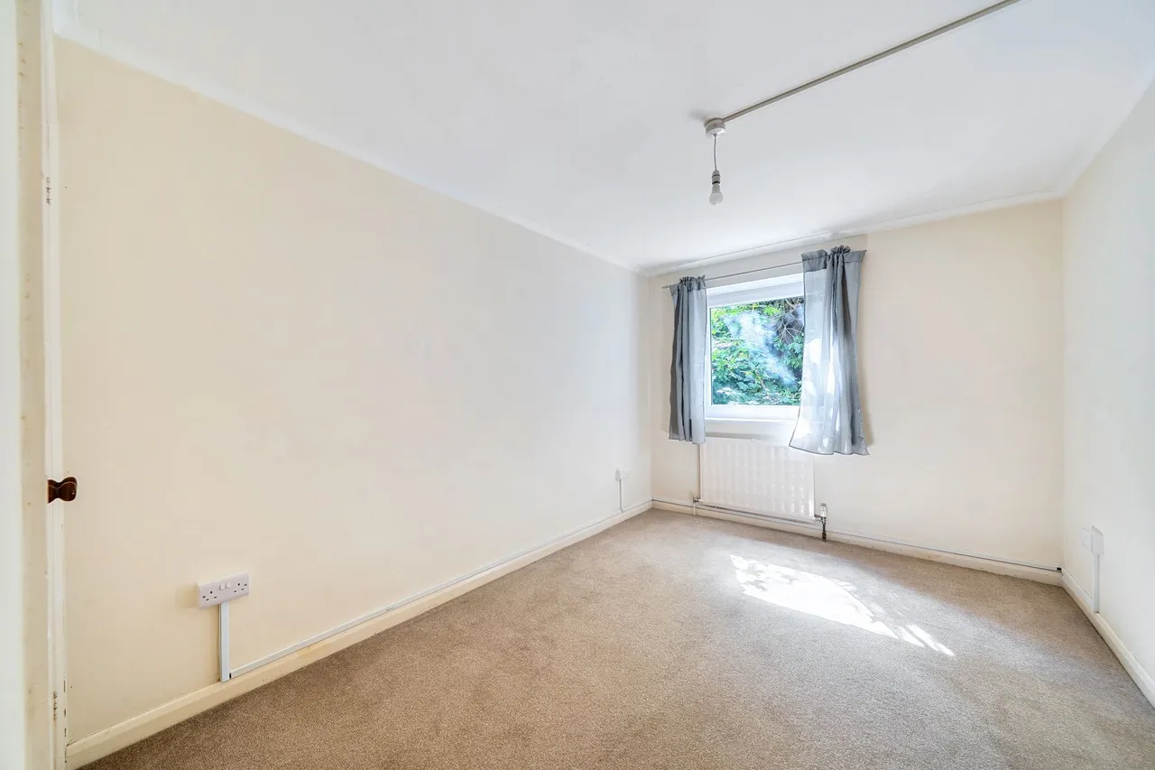 Cedar Court, Haslemere, GU27, photo 8