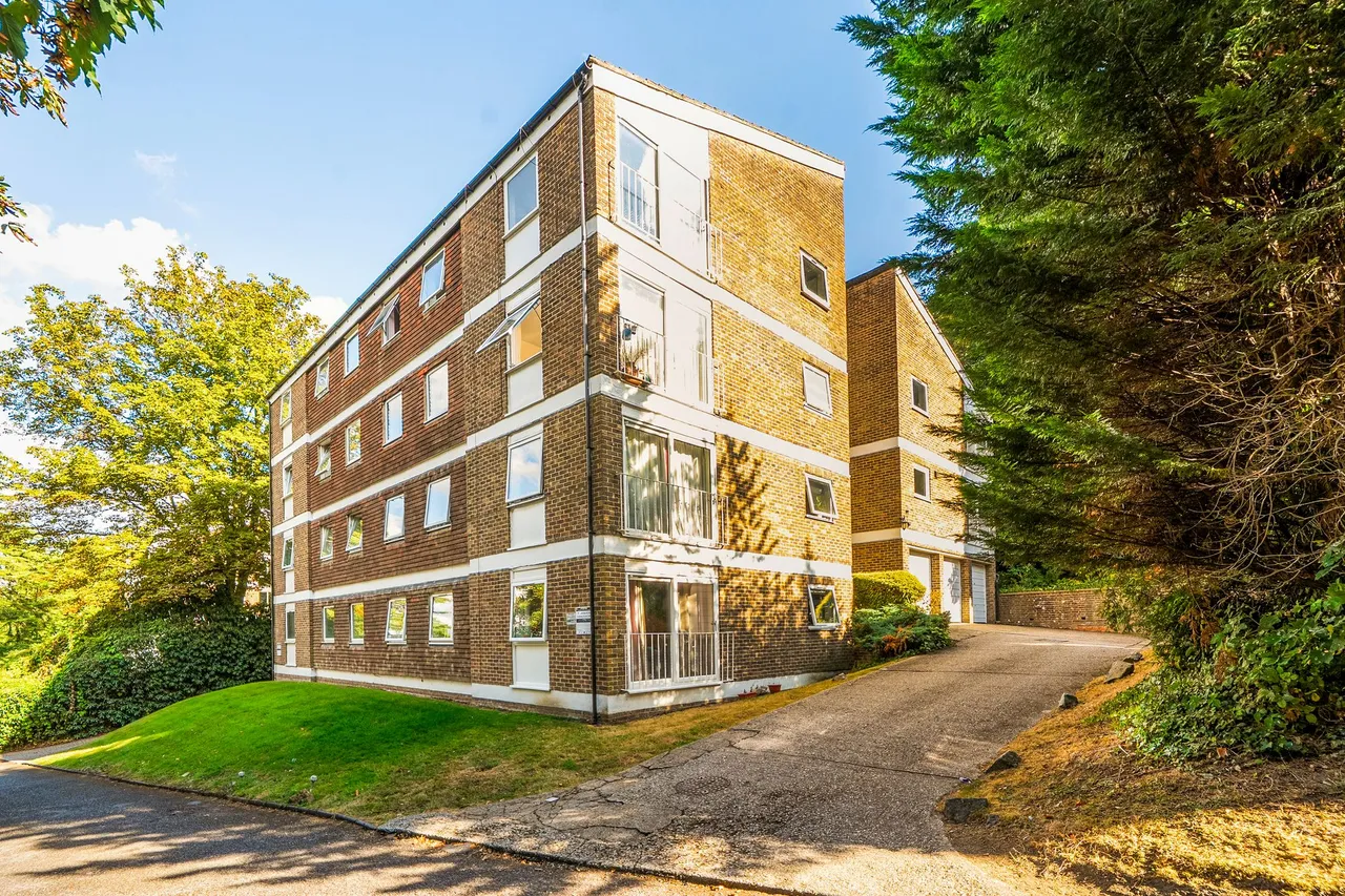 Cedar Court, Haslemere, GU27, photo 12