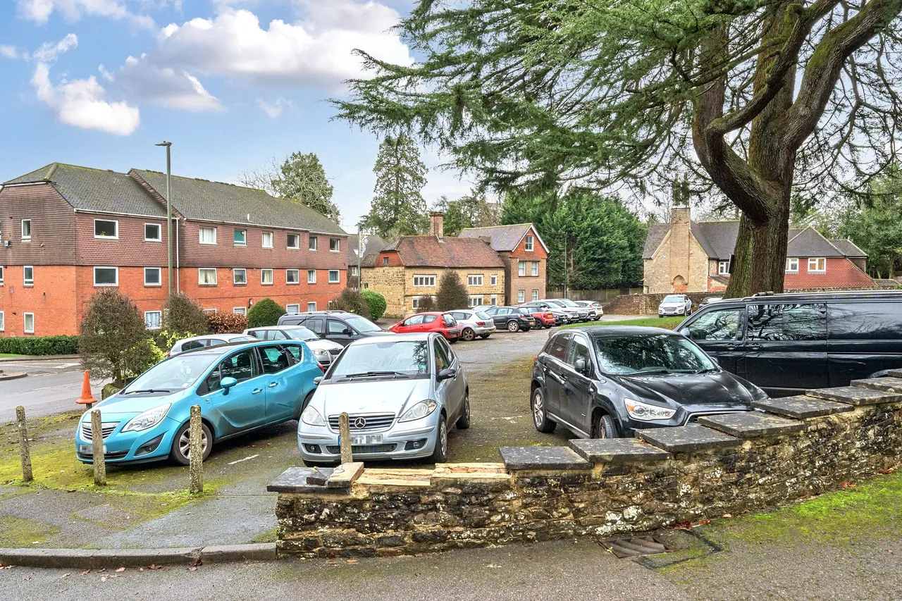Cedar Court, Haslemere, GU27, photo 11