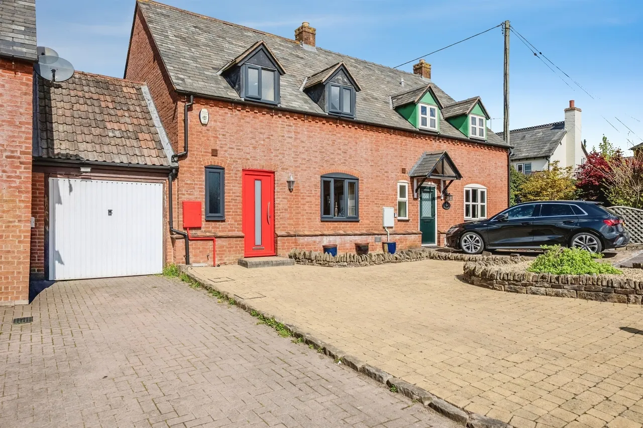 3 bed house for sale, Little Dell Close, Kingstone, HR2