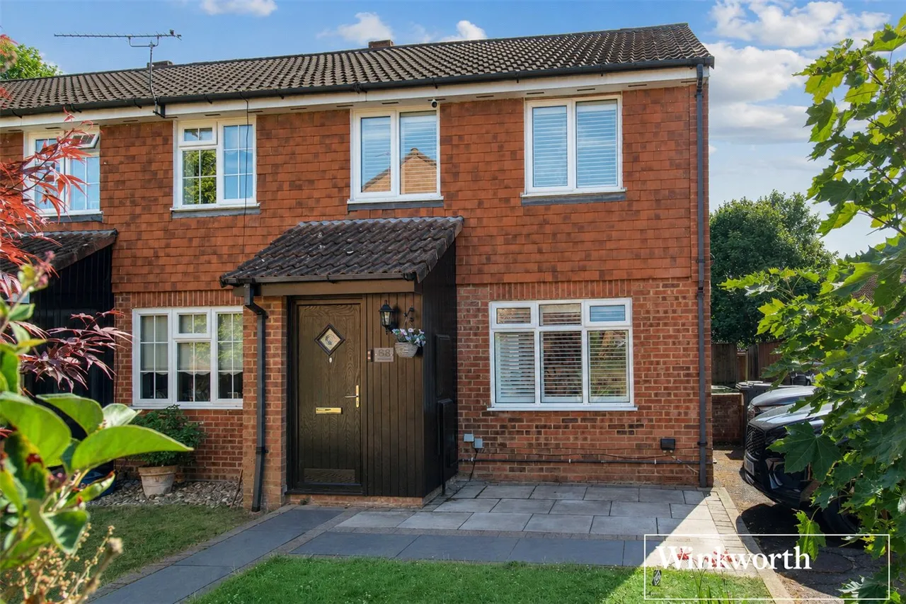 3 bed house for sale — Danziger Way, Borehamwood, Hertfordshire, WD6
