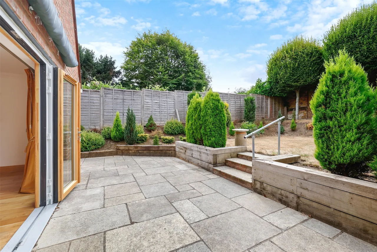 De Clare Court, Bletchingley, RH1, photo 15