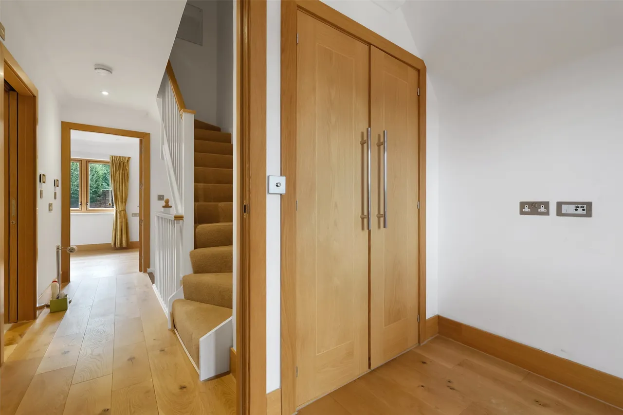 De Clare Court, Bletchingley, RH1, photo 13