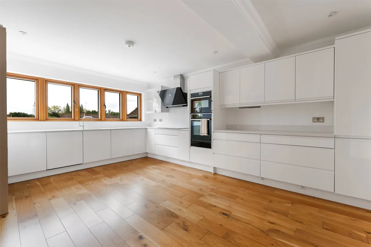 De Clare Court, Bletchingley, RH1, photo 4