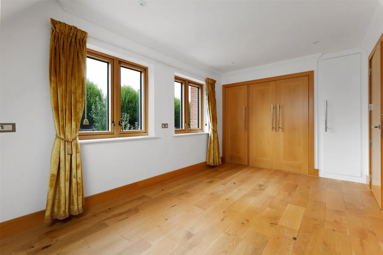 De Clare Court, Bletchingley, RH1, photo 9