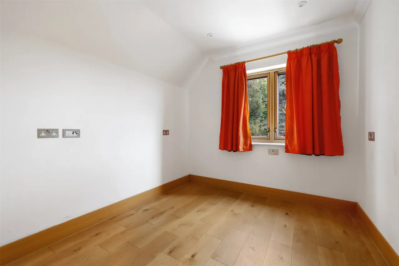 De Clare Court, Bletchingley, RH1, photo 12
