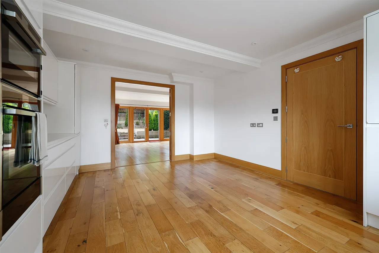 De Clare Court, Bletchingley, RH1, photo 8