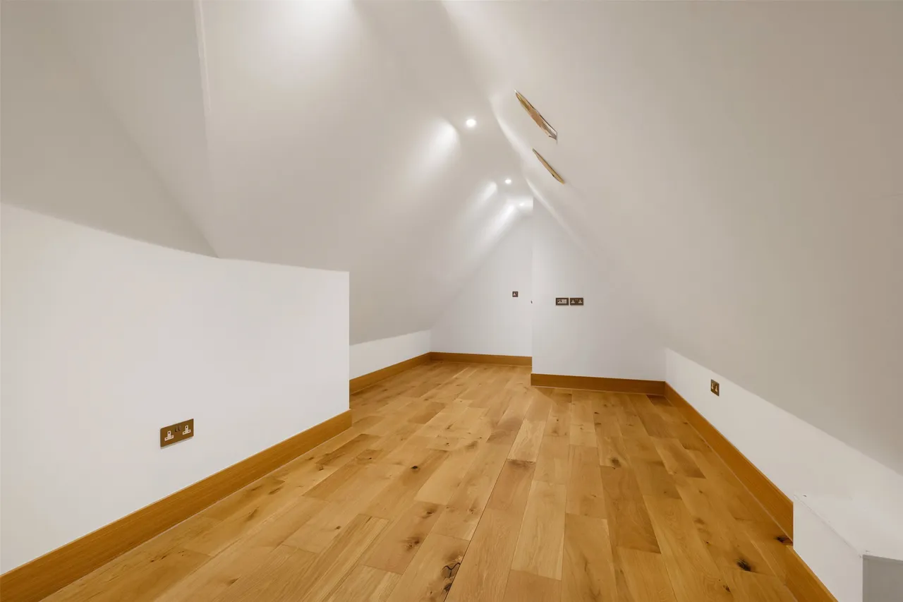 De Clare Court, Bletchingley, RH1, photo 14