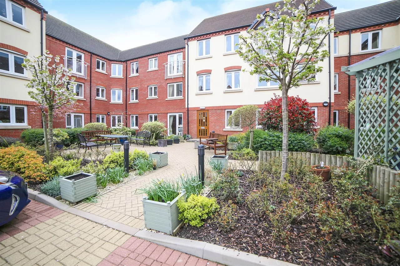 2 bed flat for sale, Stafford Street, Newport, TF10