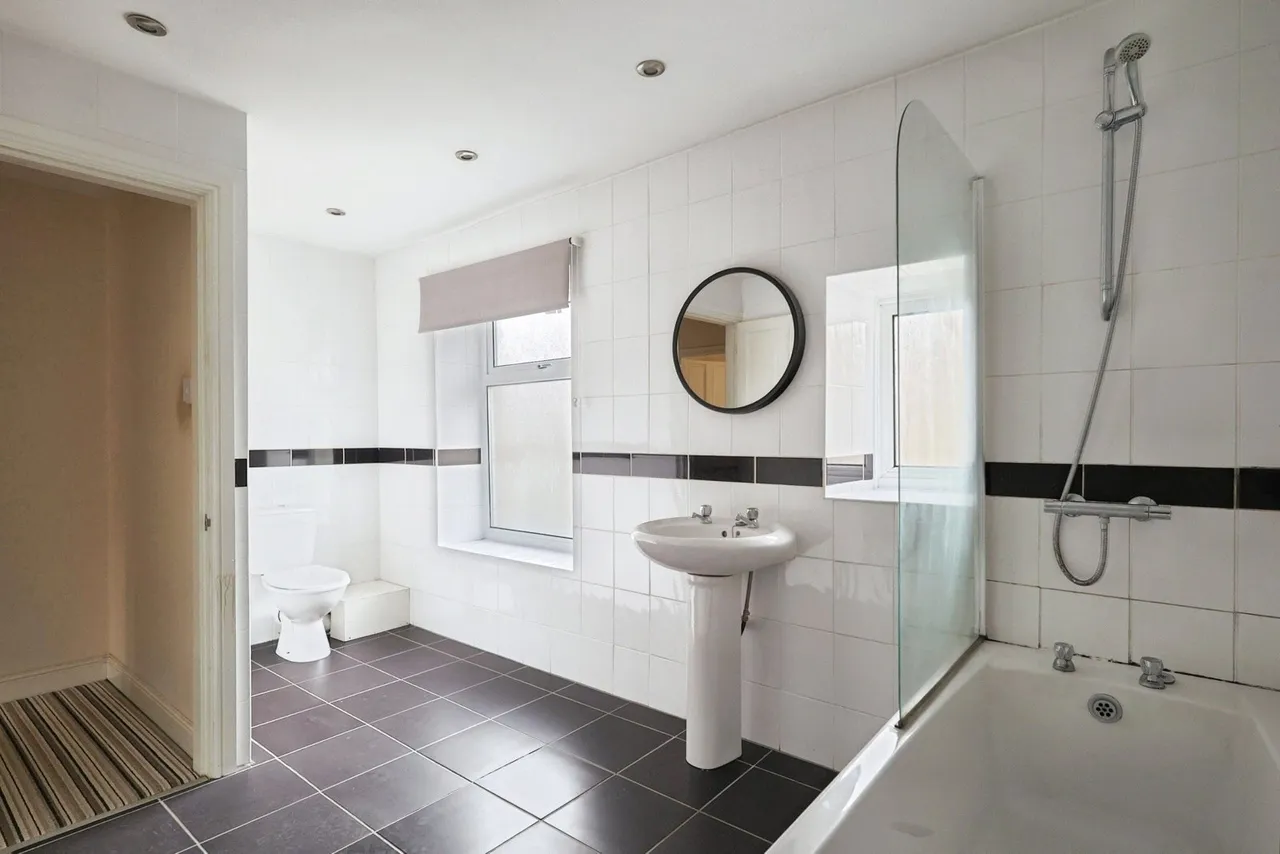 Micklehurst Road, Mossley, Ashton-under-Lyne, Greater Manchester, OL5, photo 9