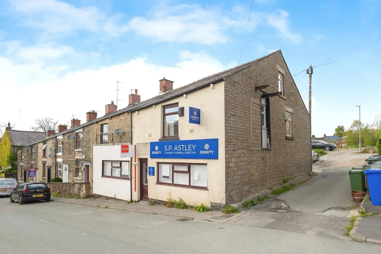 3 bed house for sale — Micklehurst Road, Mossley, Ashton-under-Lyne, Greater Manchester, OL5