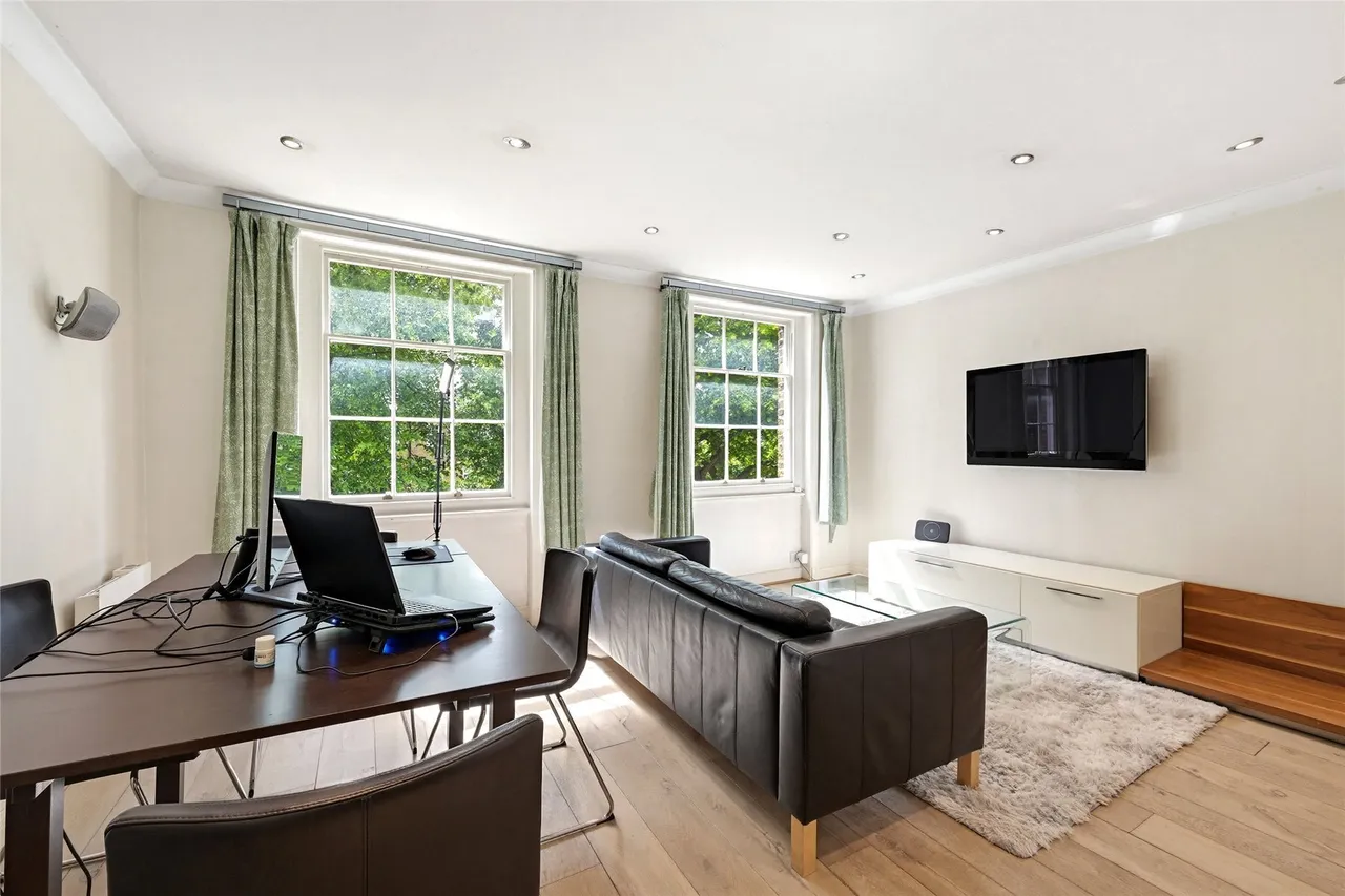 1 bed flat to rent — Brompton Square, London, SW3