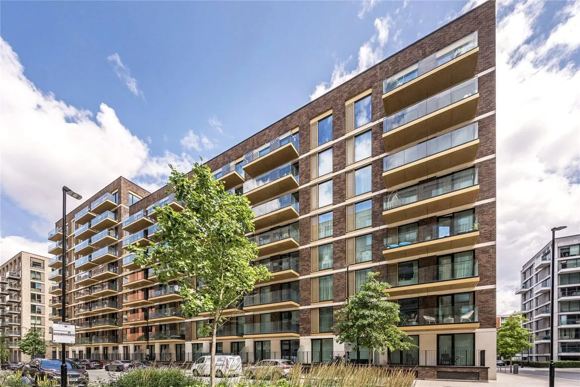 Royal Crest Avenue, London, photo 7