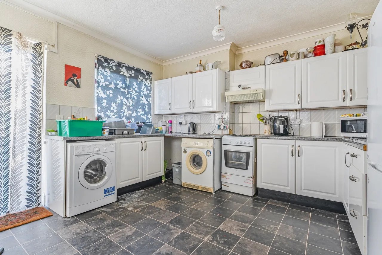 Sandhurst Road, SE6, photo 3