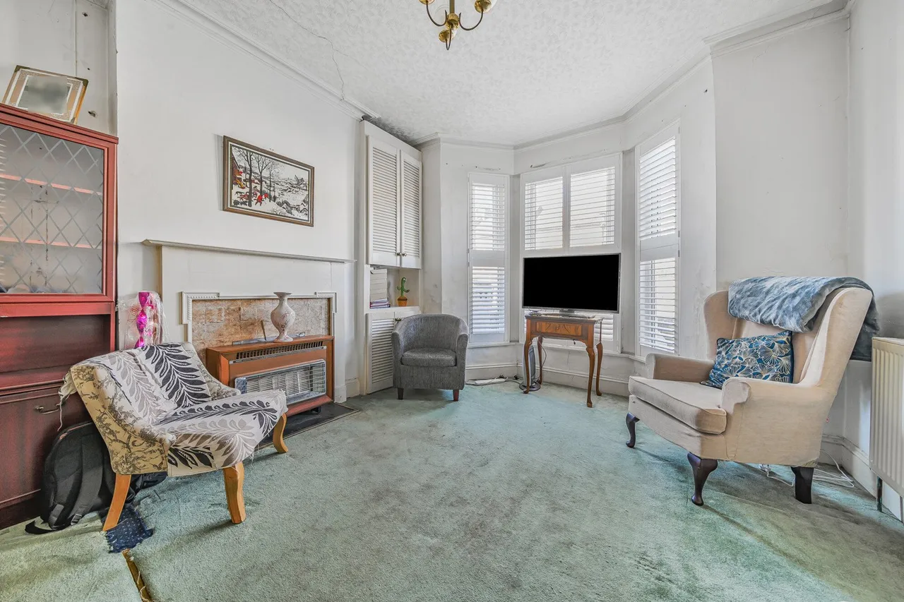 Sandhurst Road, SE6, photo 2
