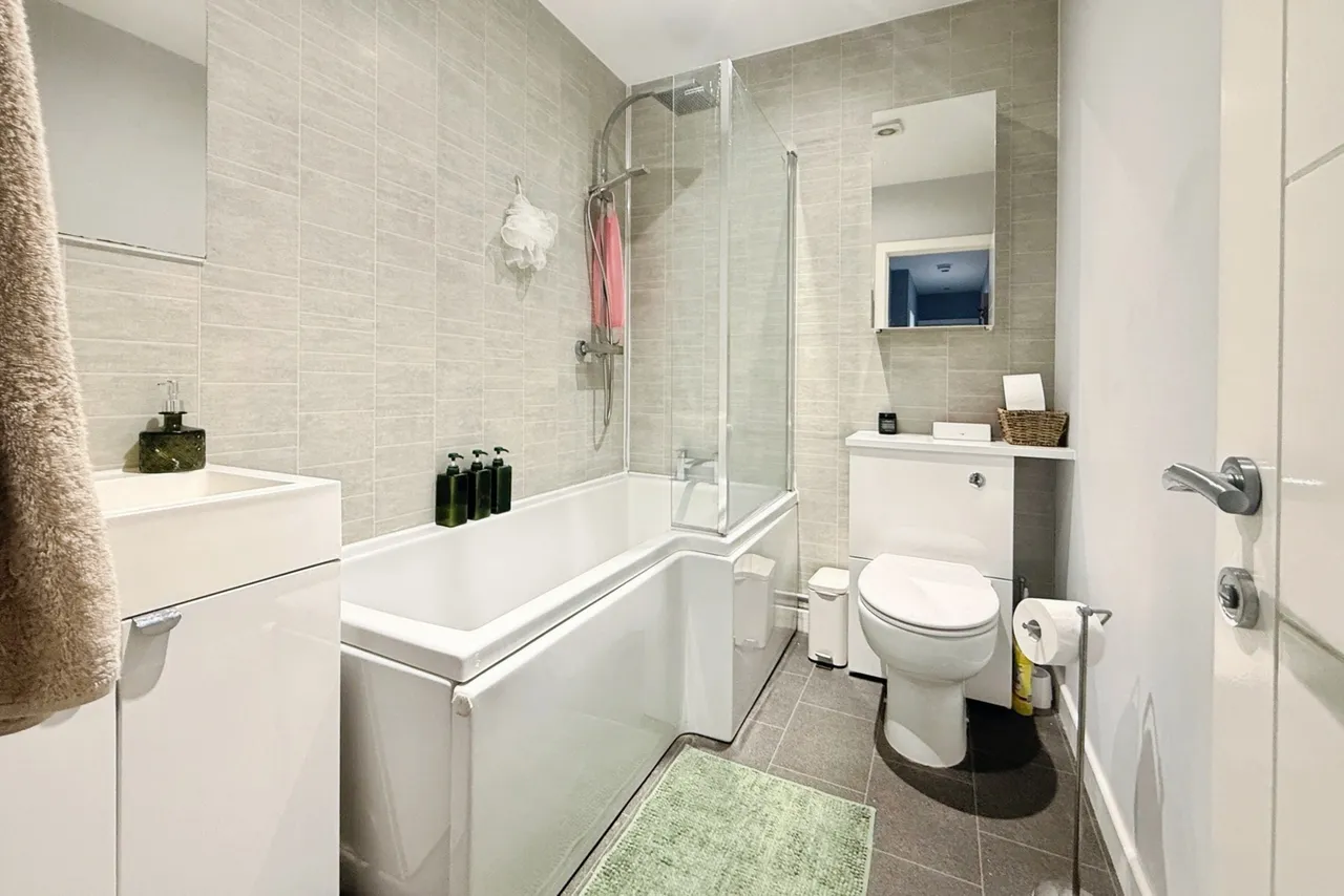 Victoria Road, Farnborough, GU14, photo 5