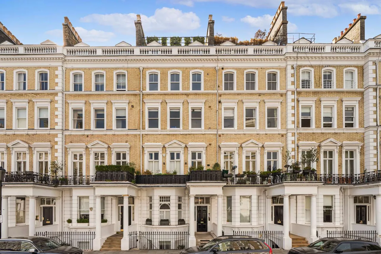 3 bed flat for sale, Cranley Gardens, London, SW7