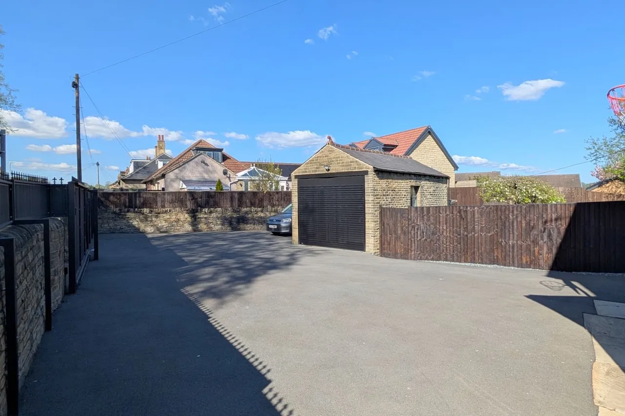 Lightcliffe Road, Brighouse, HD6, photo 28