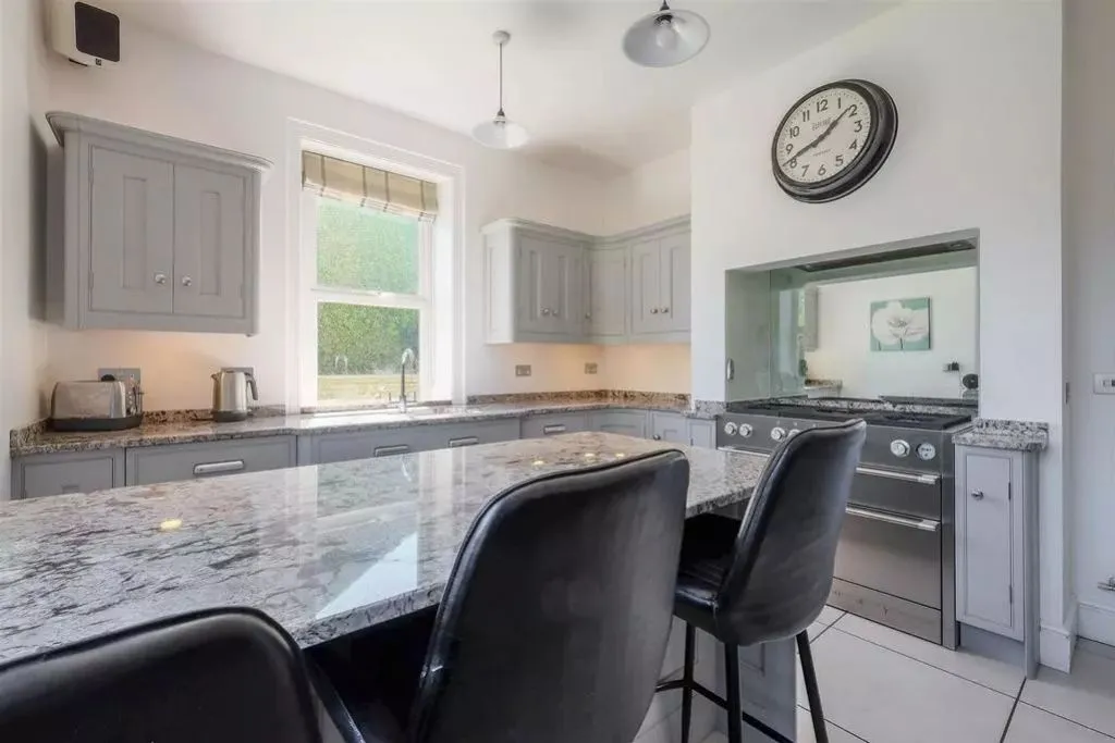 Lightcliffe Road, Brighouse, HD6, photo 10