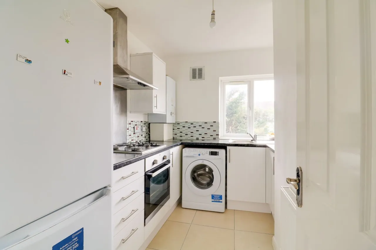 York Way, London, N20, photo 4