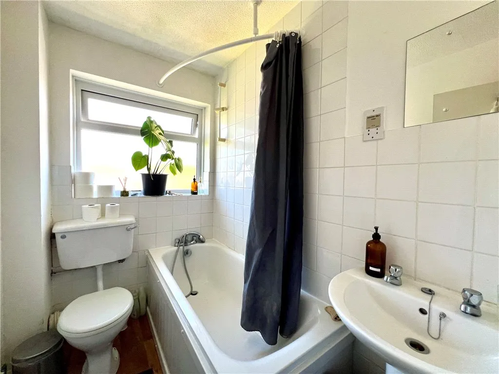 Tychbourne Drive, Guildford, GU4, photo 5