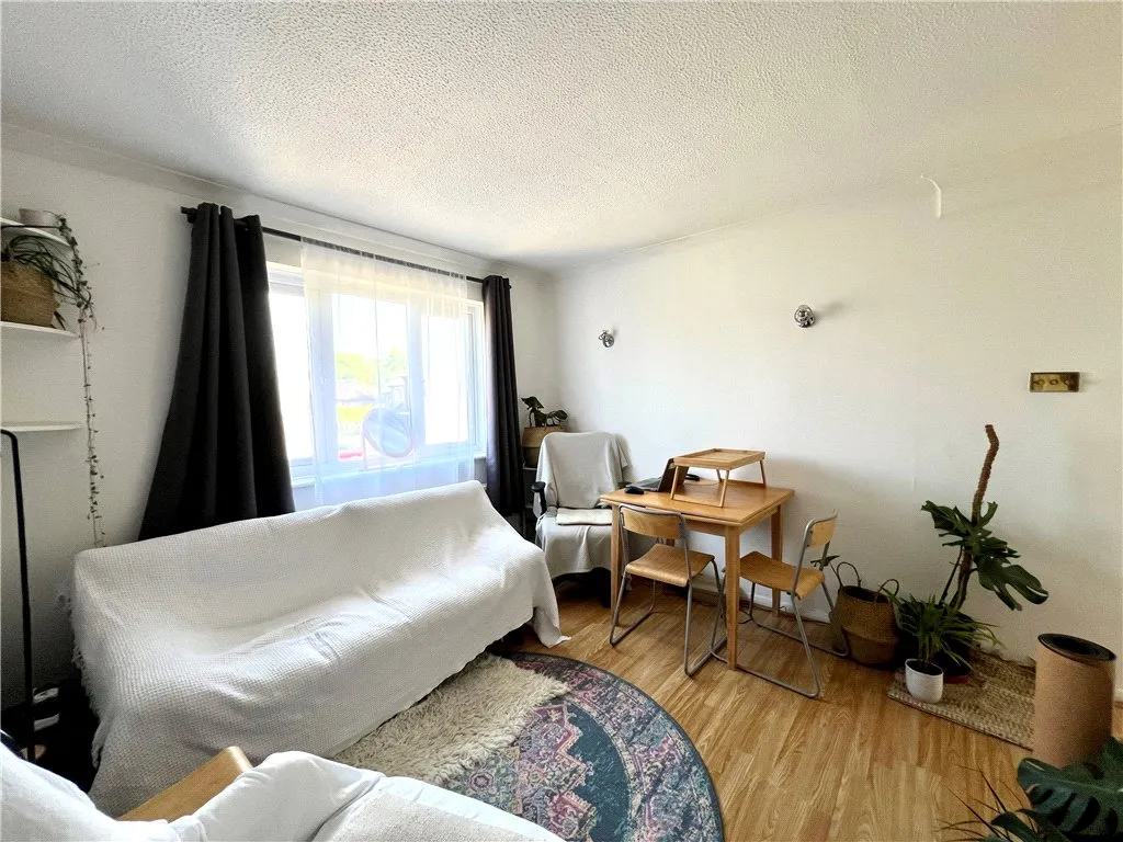 Tychbourne Drive, Guildford, GU4, photo 6