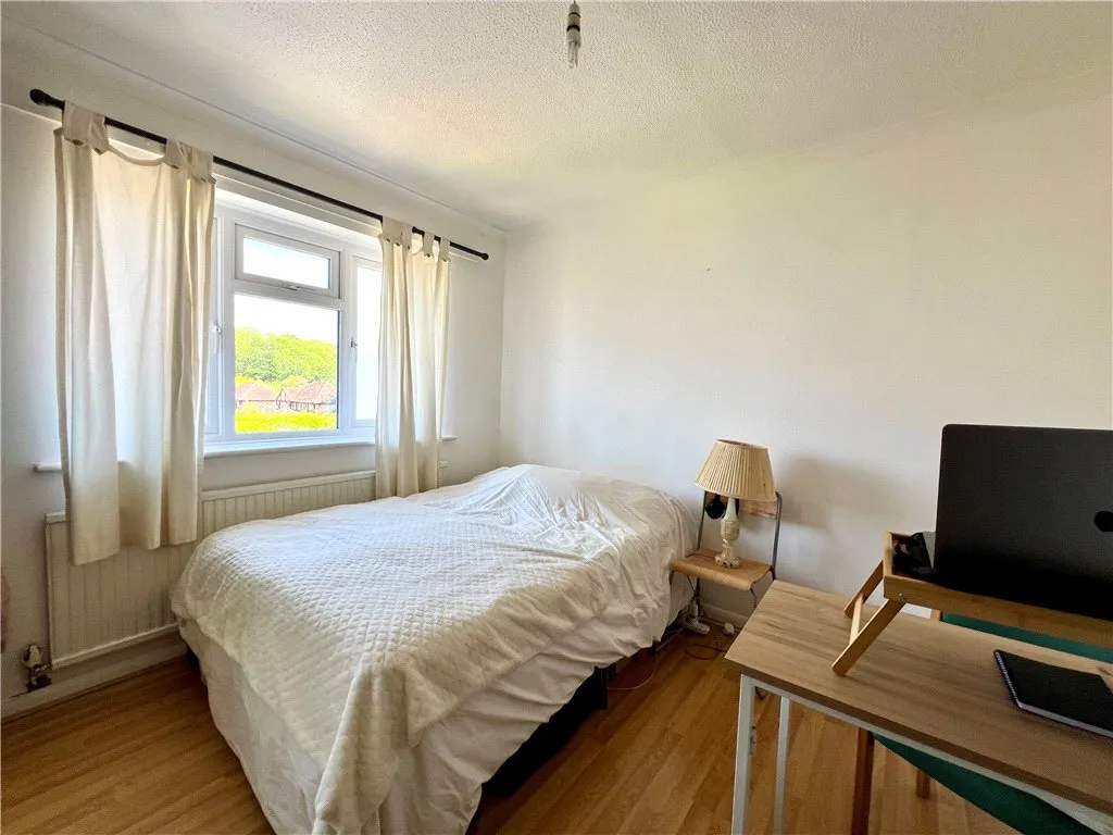 Tychbourne Drive, Guildford, GU4, photo 4