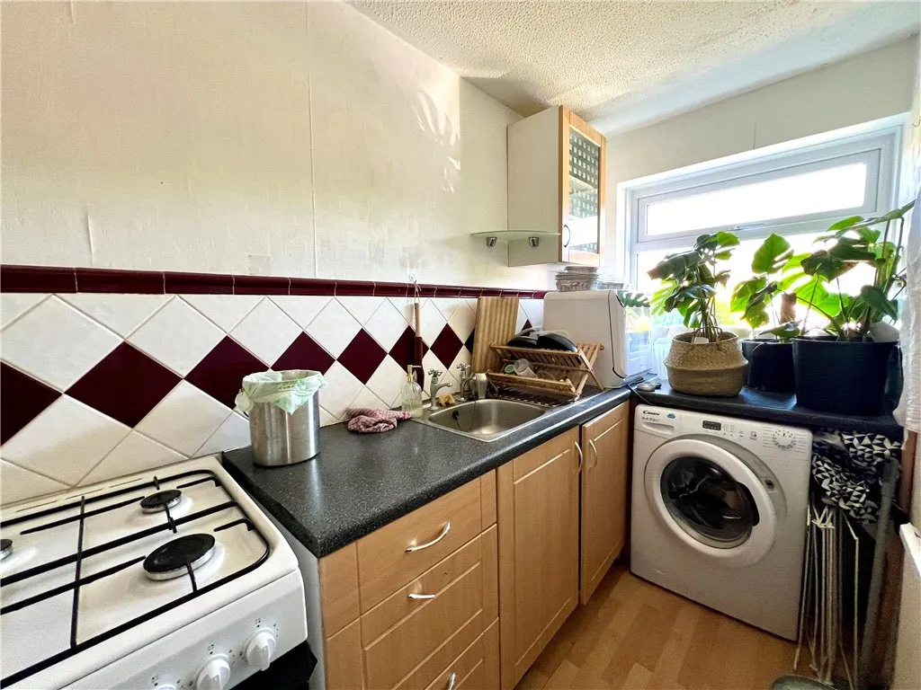 Tychbourne Drive, Guildford, GU4, photo 3
