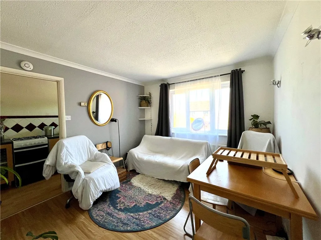 Tychbourne Drive, Guildford, GU4, photo 2