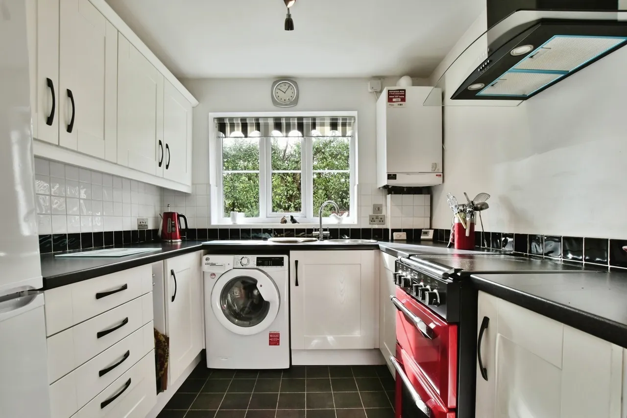 Woodacres Court, Wilmslow, Cheshire, SK9, photo 3