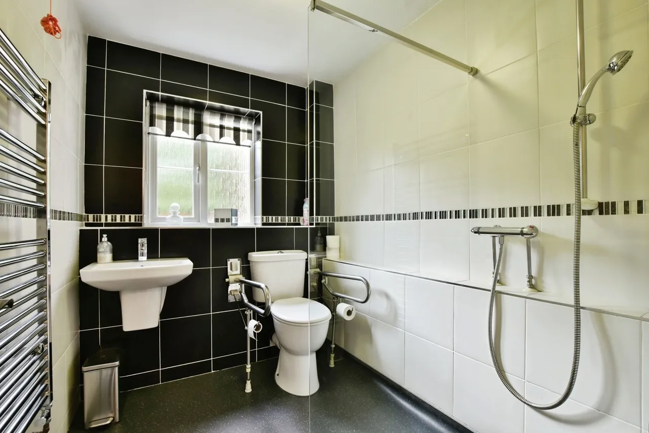 Woodacres Court, Wilmslow, Cheshire, SK9, photo 9