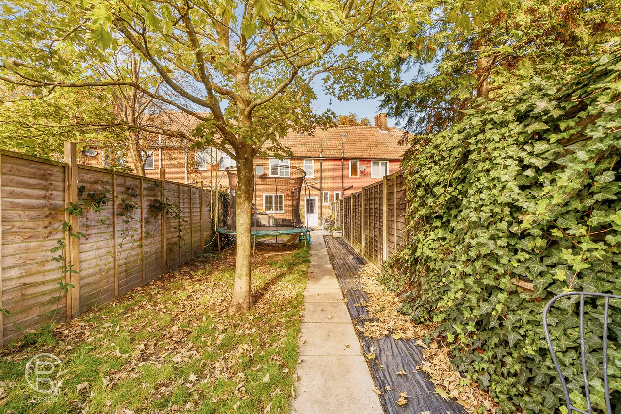 Hall Drive, Hanwell, London, W7 1AB, photo 4