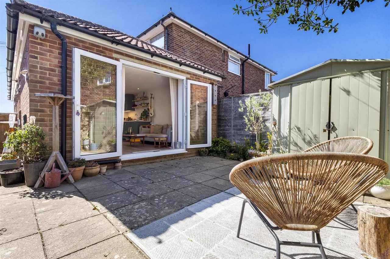 Grenville Avenue, Goring-By-Sea, Worthing, photo 12