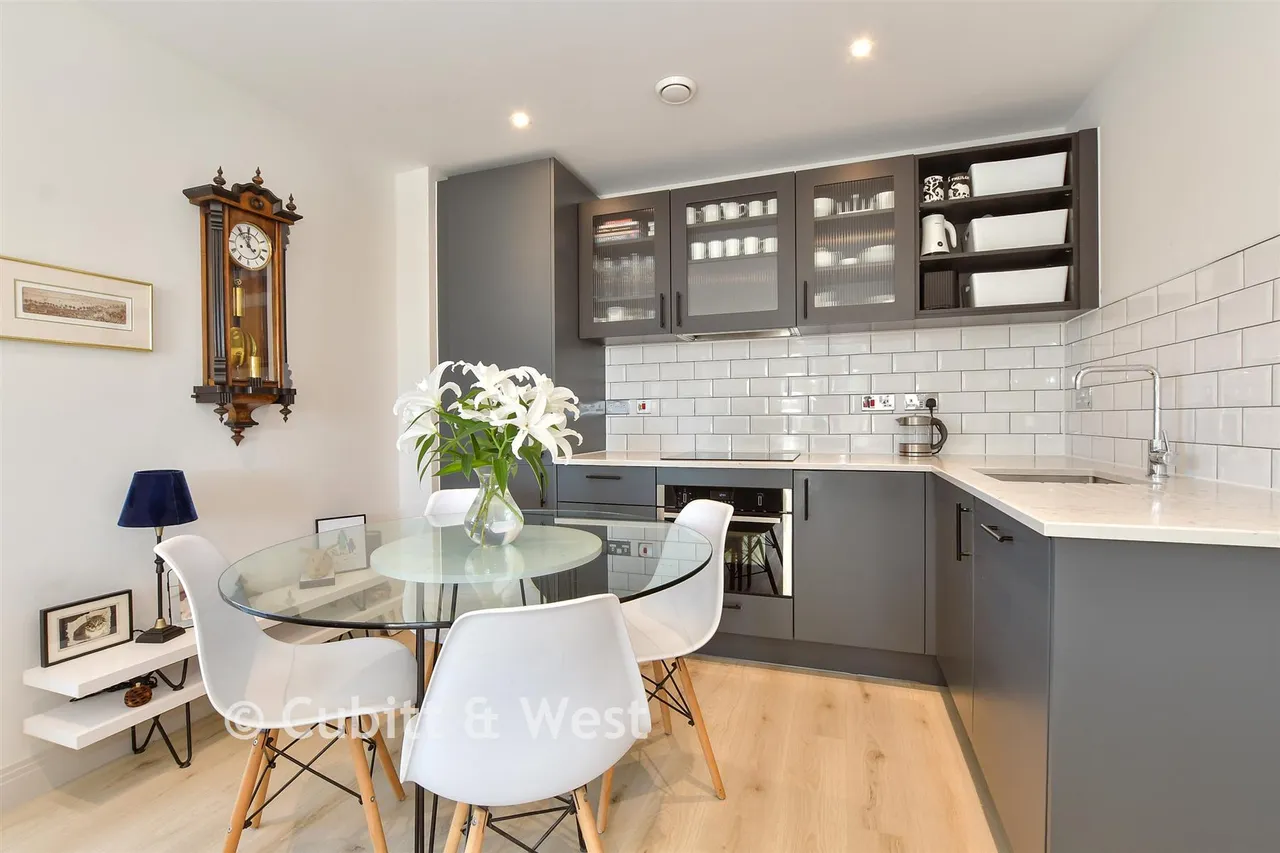 Worthing Road, Horsham, RH12, photo 4