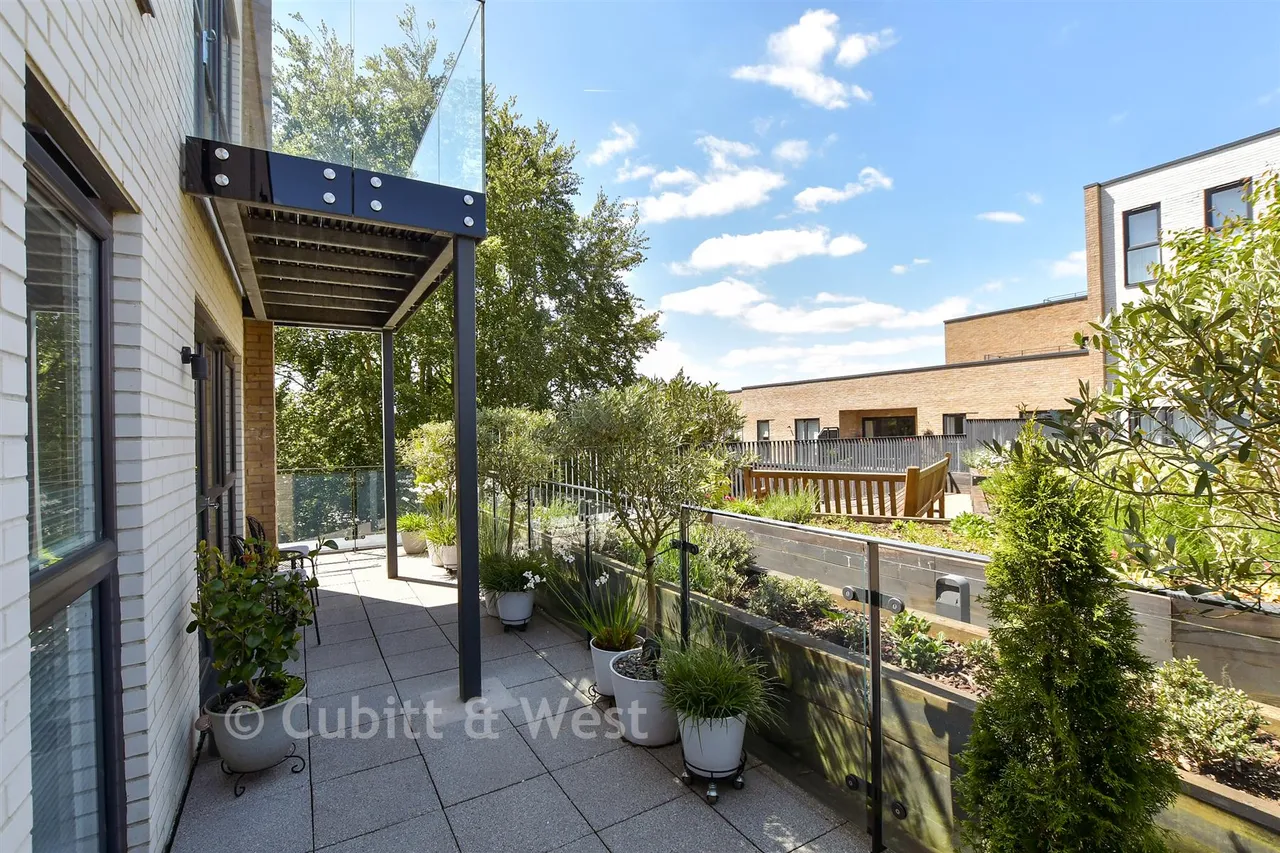 Worthing Road, Horsham, RH12, photo 8