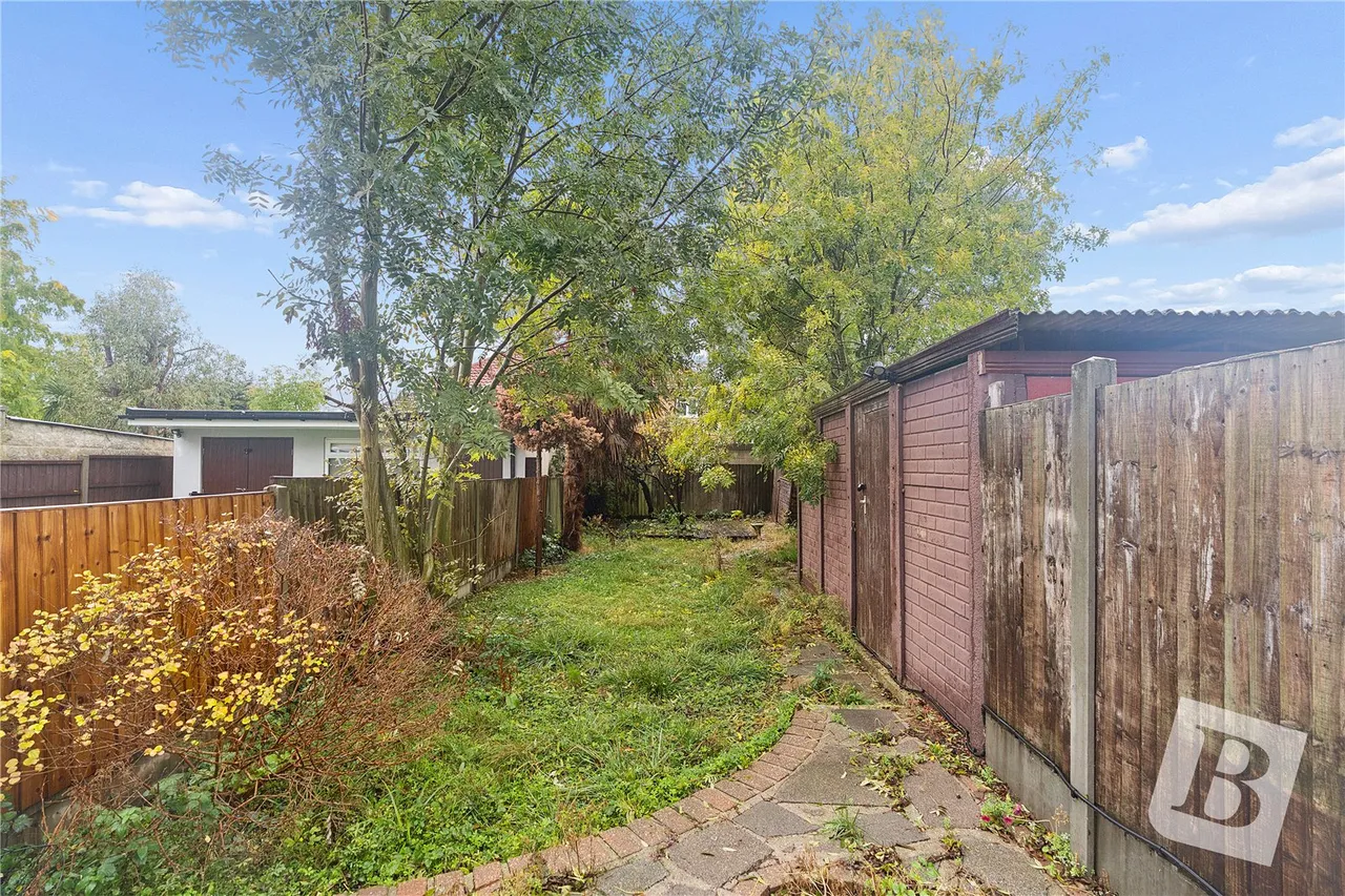 Dover Close, Romford, RM5, photo 10