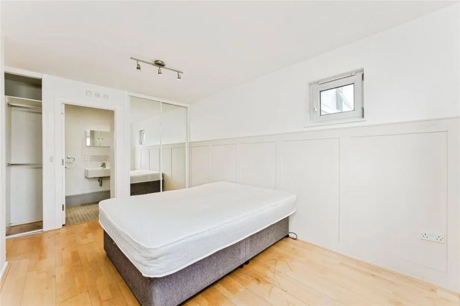 Woolwich Manor Way, Docklands Royal Docks, E16, photo 11