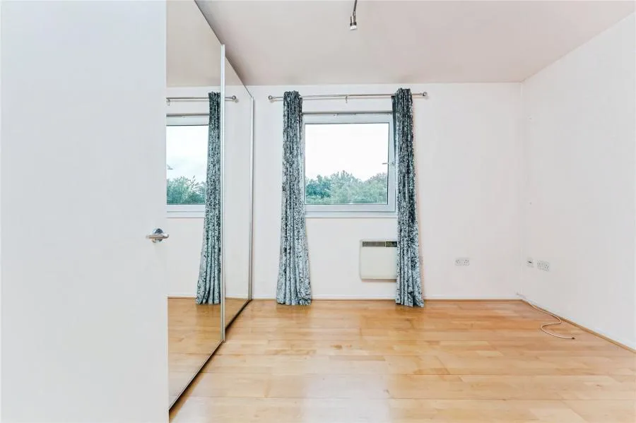 Woolwich Manor Way, Docklands Royal Docks, E16, photo 6