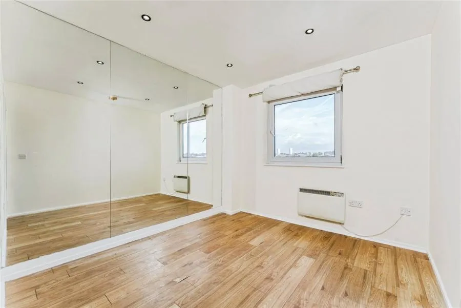Woolwich Manor Way, Docklands Royal Docks, E16, photo 8