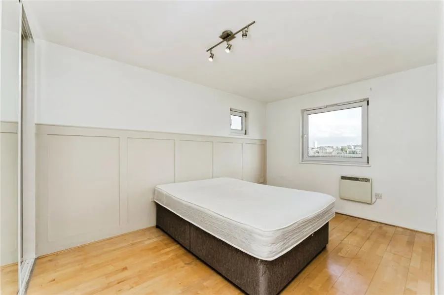 Woolwich Manor Way, Docklands Royal Docks, E16, photo 10