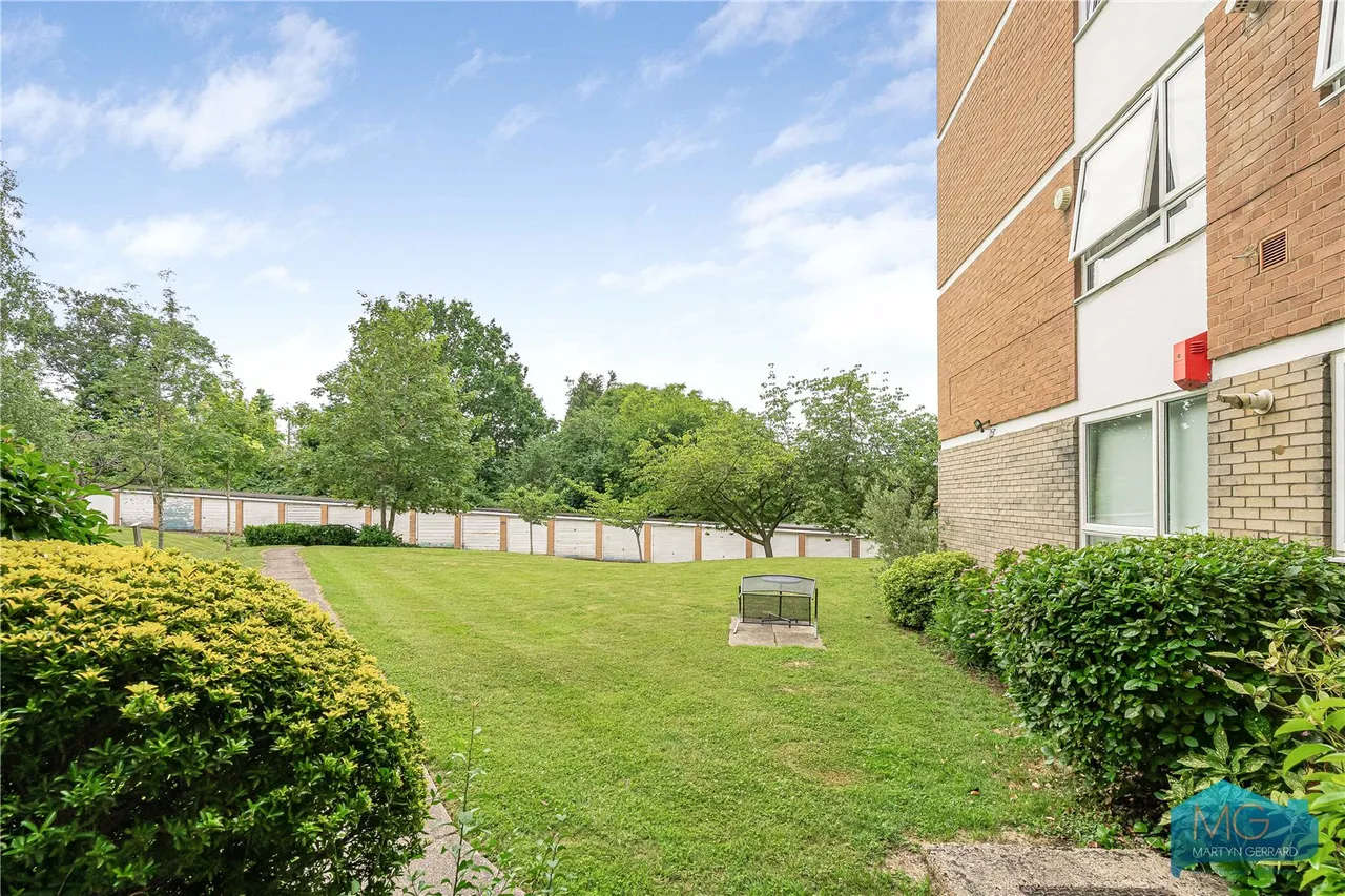 Noblefield Heights, East Finchley, N2, photo 5