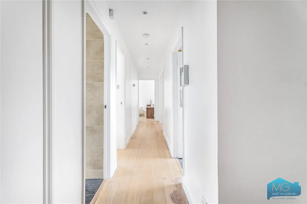 Noblefield Heights, East Finchley, N2, photo 17
