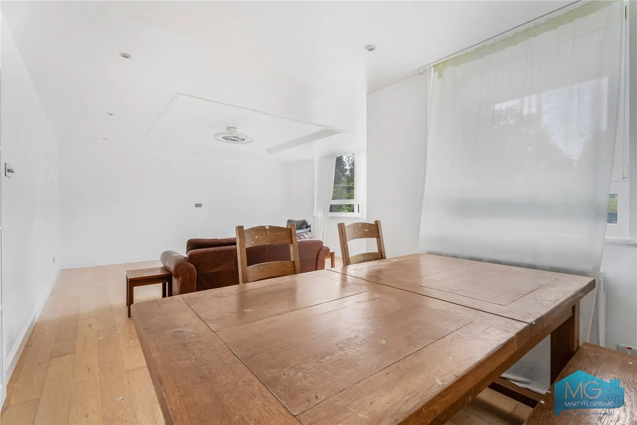 Noblefield Heights, East Finchley, N2, photo 13