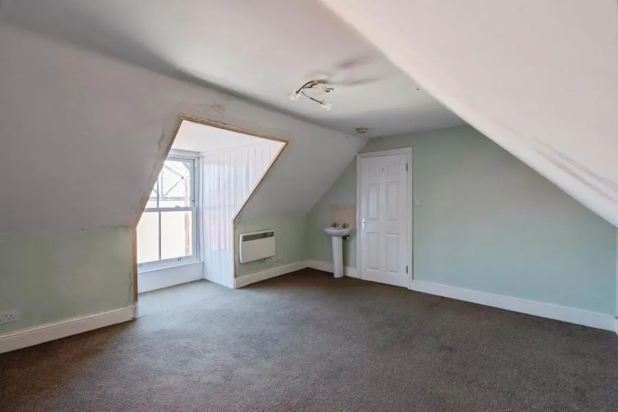 The Broadway, Totland Bay, PO39, photo 9