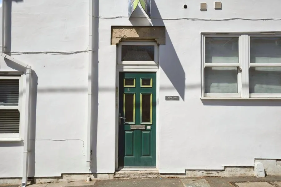 The Broadway, Totland Bay, PO39, photo 2
