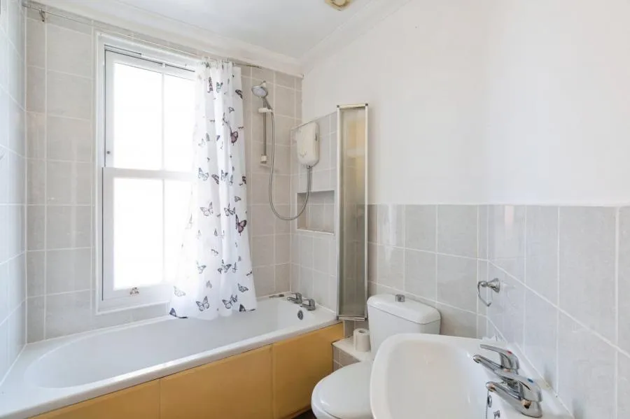 The Broadway, Totland Bay, PO39, photo 13