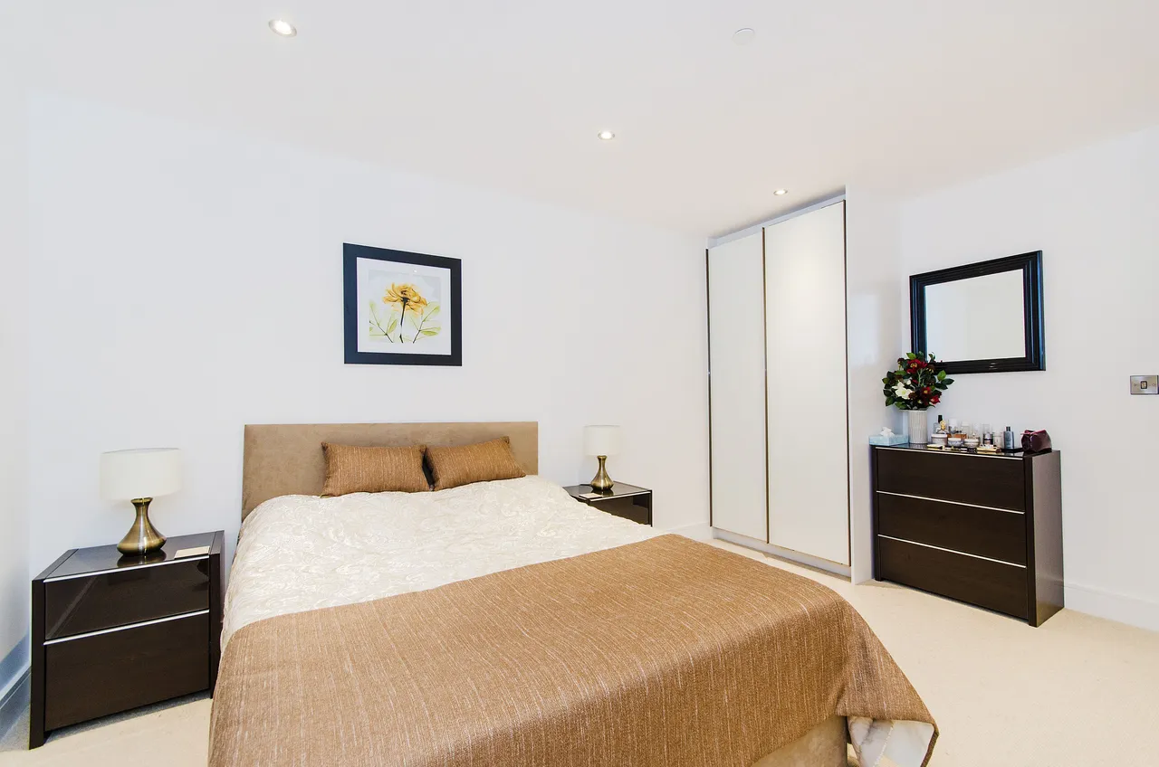74 Arc Tower, 32 Uxbridge Road, London, photo 2