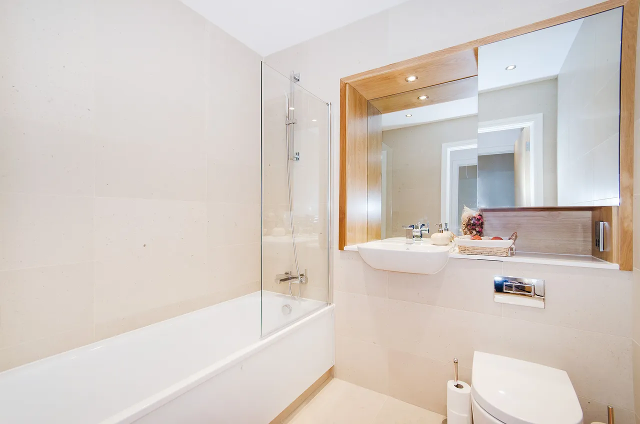 74 Arc Tower, 32 Uxbridge Road, London, photo 3